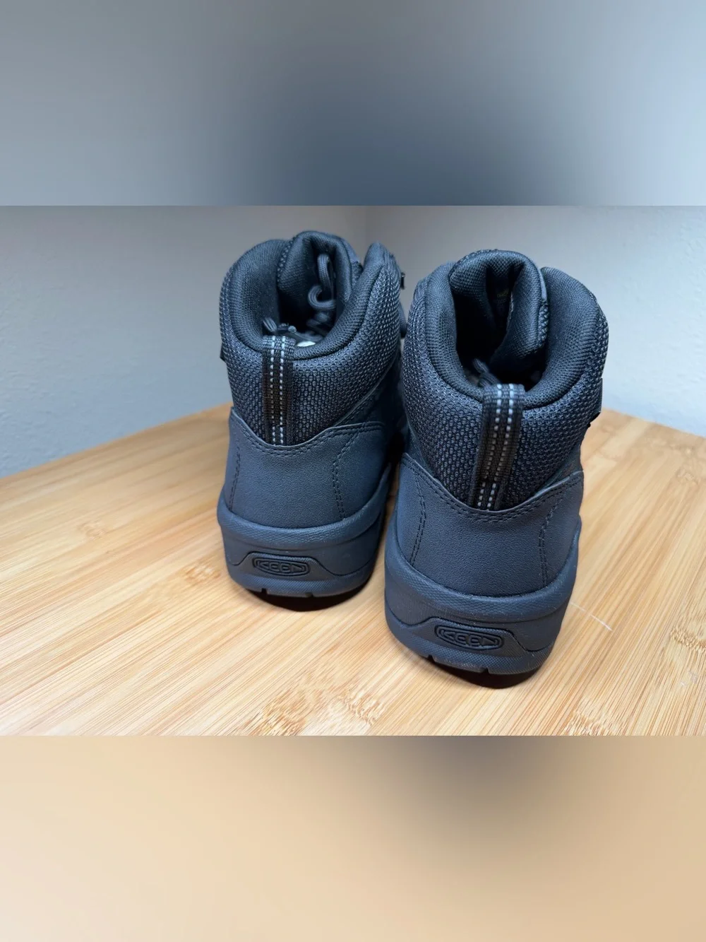 KEEN Men's Skokie Soft Toe Black Waterproof Utlity Mid Hiking Work Boots Size 8D
